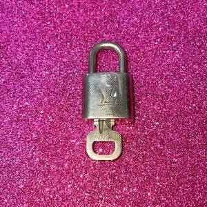 🔐 Louis Vuitton Lock & Key #307